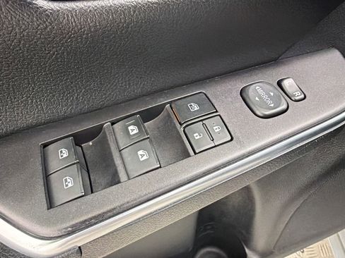 Used 2016 Toyota Camry SE image 19