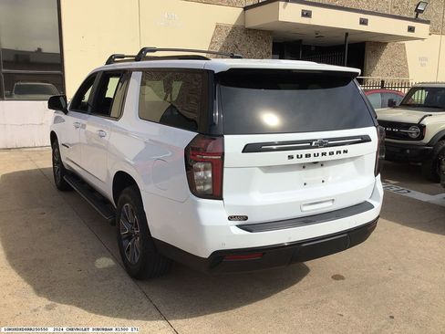 Used 2024 Chevrolet Suburban Z71 w/ Luxury Package image 4