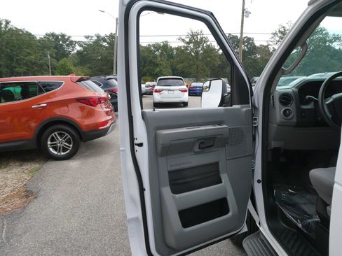 Used 2012 Ford E-350 and Econoline 350 XLT RWD image 11