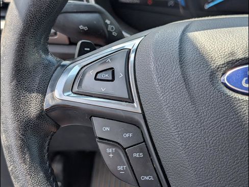 Used 2017 Ford Fusion SE w/ Equipment Group 201A FWD image 12