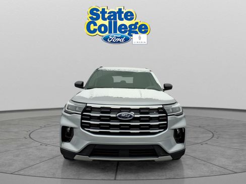 Used 2025 Ford Explorer Active w/ Active Comfort Package image 4