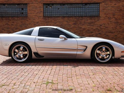 Used 2003 Chevrolet Corvette Coupe RWD image 17