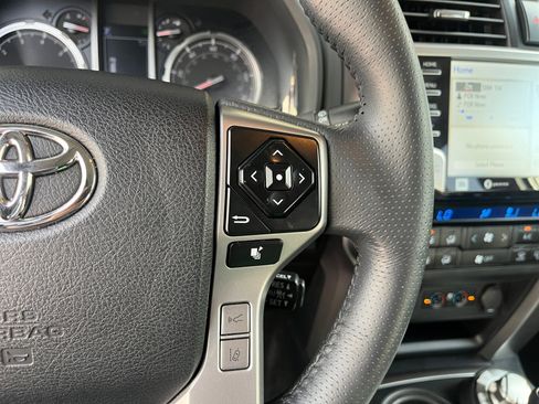Used 2022 Toyota 4Runner Limited AWD/4WD image 18