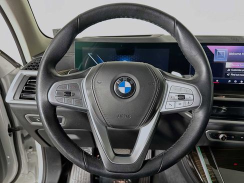 Used 2024 BMW X7 xDrive40i w/ Premium Package image 11