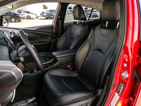 Used 2021 Toyota Prius Prime XLE image 29