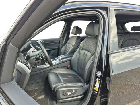 Used 2021 BMW X5 M50i image 16