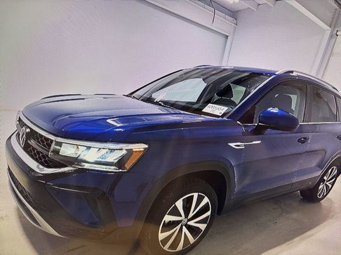 Used 2024 Volkswagen Taos SE image 1