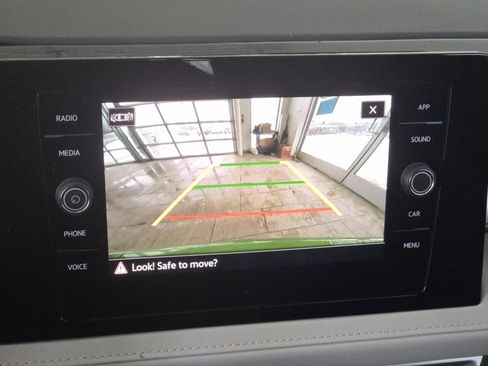 New 2026 Volkswagen Taos SE image 12