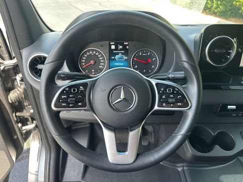 Used 2023 Mercedes-Benz Sprinter 2500 image 25