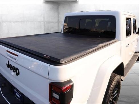 Used 2021 Jeep Gladiator Overland AWD/4WD image 7