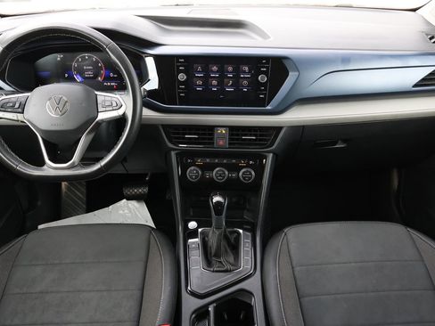 Used 2024 Volkswagen Taos SE image 2