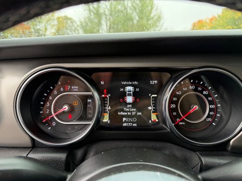 Used 2021 Jeep Gladiator Rubicon image 15