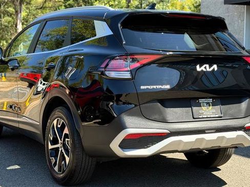 Used 2024 Kia Sportage EX image 4
