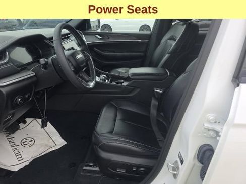 Used 2024 Jeep Grand Cherokee Limited AWD/4WD image 10