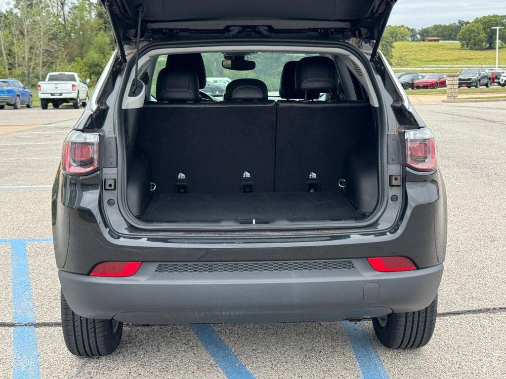 Used 2022 Jeep Compass Latitude w/ Convenience Group AWD/4WD image 7