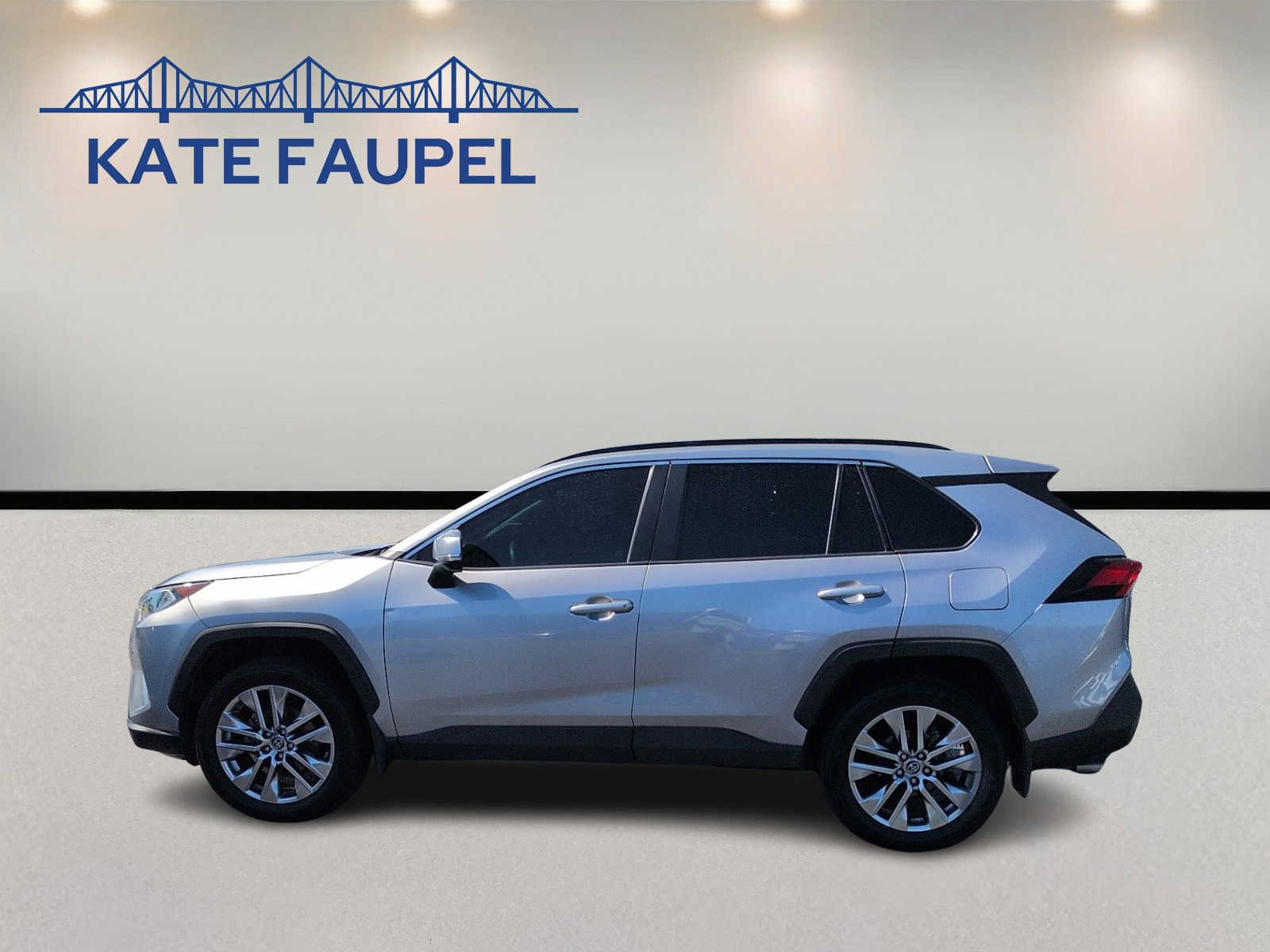 Used 2019 Toyota RAV4 XLE Premium w/ Advanced Technology Package AWD/4WD image 4