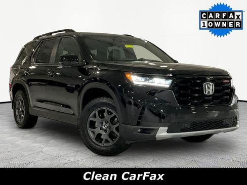 Used 2025 Honda Pilot TrailSport image 3