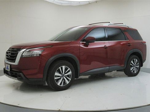 Used 2024 Nissan Pathfinder SL image 3