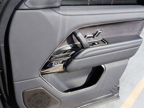 Certified 2023 Land Rover Range Rover SV image 29