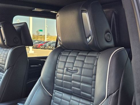 Used 2023 Cadillac Escalade Sport Platinum w/ LPO, ONYX Package image 12