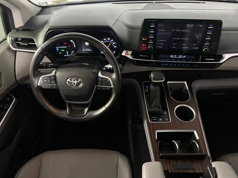 Used 2023 Toyota Sienna XLE image 14