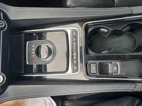 Used 2019 Jaguar F-PACE S image 39