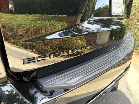 Used 2024 Cadillac Escalade ESV Sport Platinum w/ LPO, ONYX Package AWD/4WD image 13