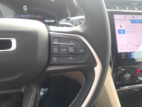 Certified 2025 Jeep Grand Cherokee Limited AWD/4WD image 15