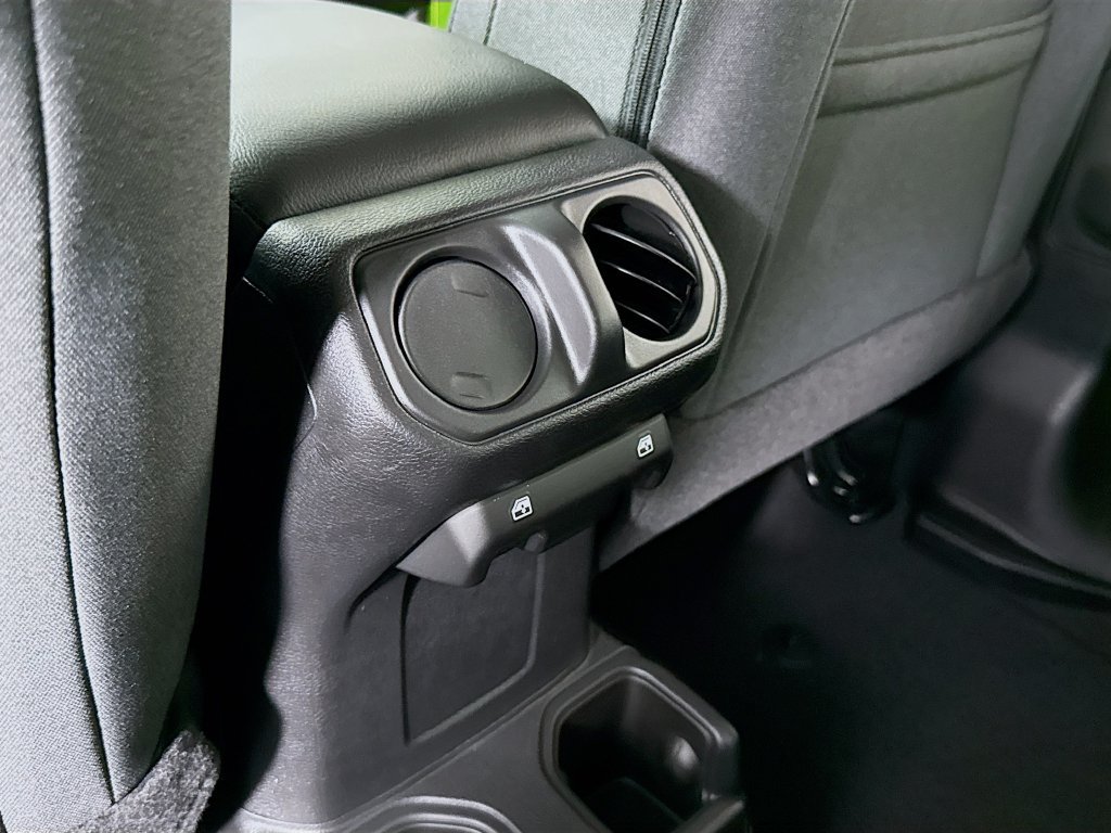 Used 2025 Jeep Wrangler Unlimited Sport AWD/4WD image 26