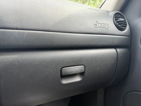 Used 2003 Jeep Liberty Sport AWD/4WD image 3