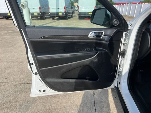 Used 2018 Jeep Grand Cherokee Laredo RWD image 20