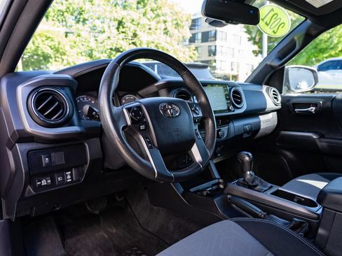 Used 2021 Toyota Tacoma TRD Off-Road w/ Technology Package AWD/4WD image 24
