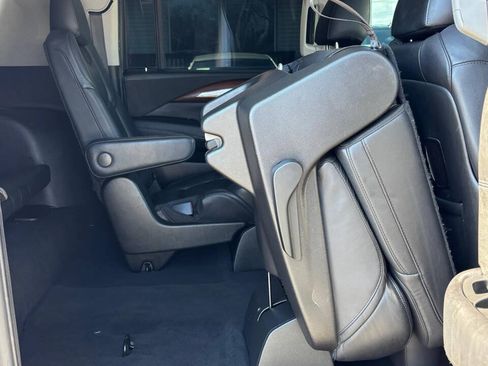 Used 2019 Cadillac Escalade ESV Luxury w/ LPO, Radiant Package AWD/4WD image 20