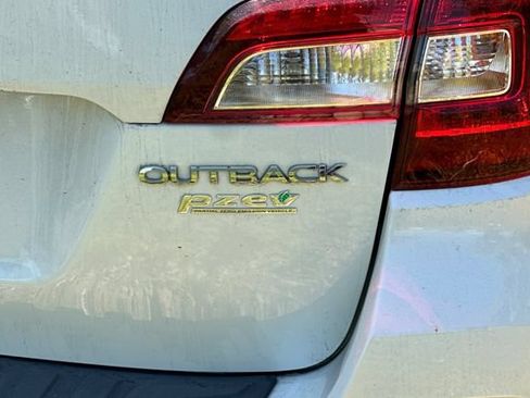 Used 2016 Subaru Outback 2.5i Premium w/ Popular Package #1 AWD/4WD image 7