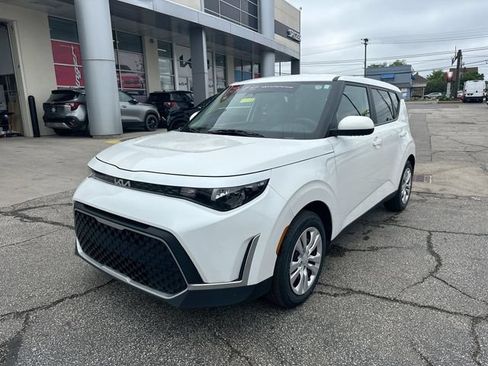 Certified 2023 Kia Soul LX FWD image 11