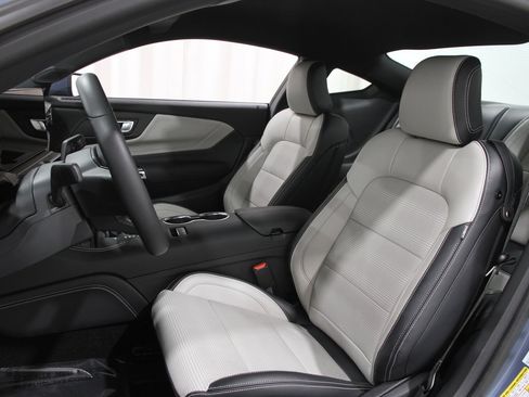 Used 2024 Ford Mustang Premium image 5