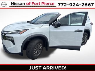 Used 2025 Nissan Rogue S FWD video 1