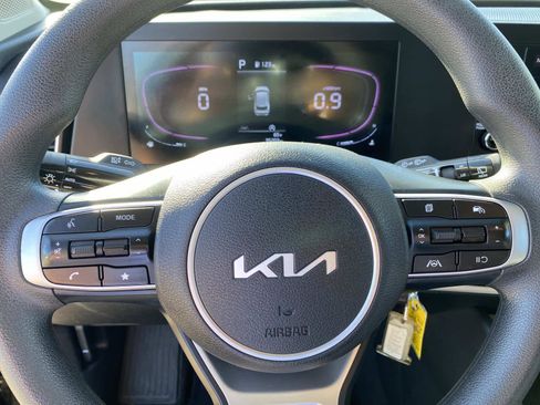 Used 2024 Kia Sportage LX image 13