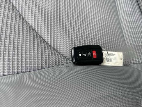 Used 2023 Toyota Highlander LE FWD image 34