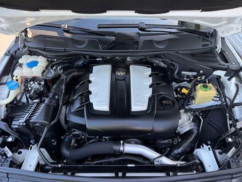 Used 2012 Volkswagen Touareg TDI image 19