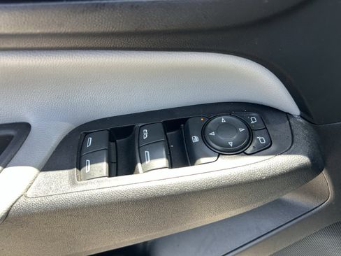 Used 2020 Chevrolet Equinox LS w/ LPO, Cargo Package AWD/4WD image 12