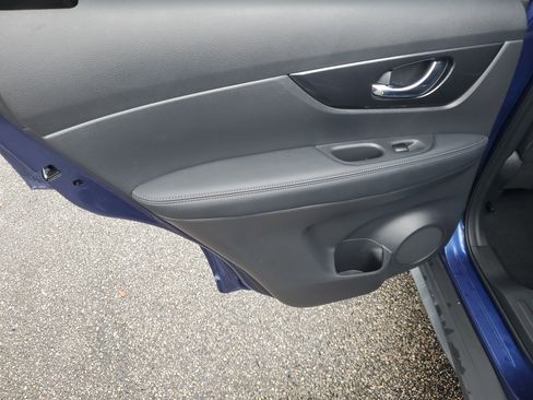 Certified 2019 Nissan Rogue SV image 19