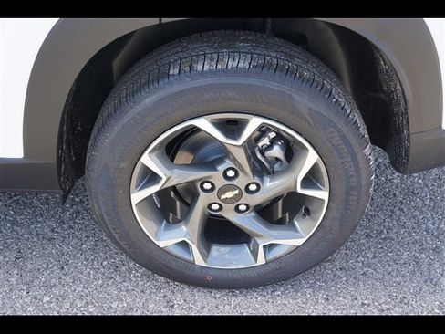 New 2025 Chevrolet Trax LT w/ LT Convenience Package image 24