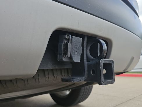 Used 2018 Land Rover Discovery HSE image 11