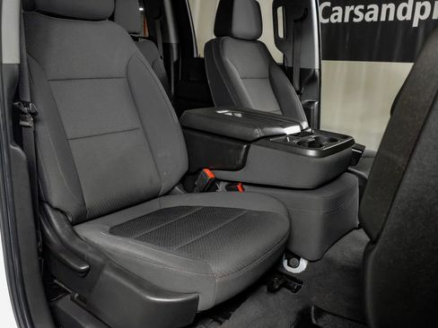 Used 2022 Chevrolet Silverado 2500 Custom w/ Custom Value Package AWD/4WD image 27