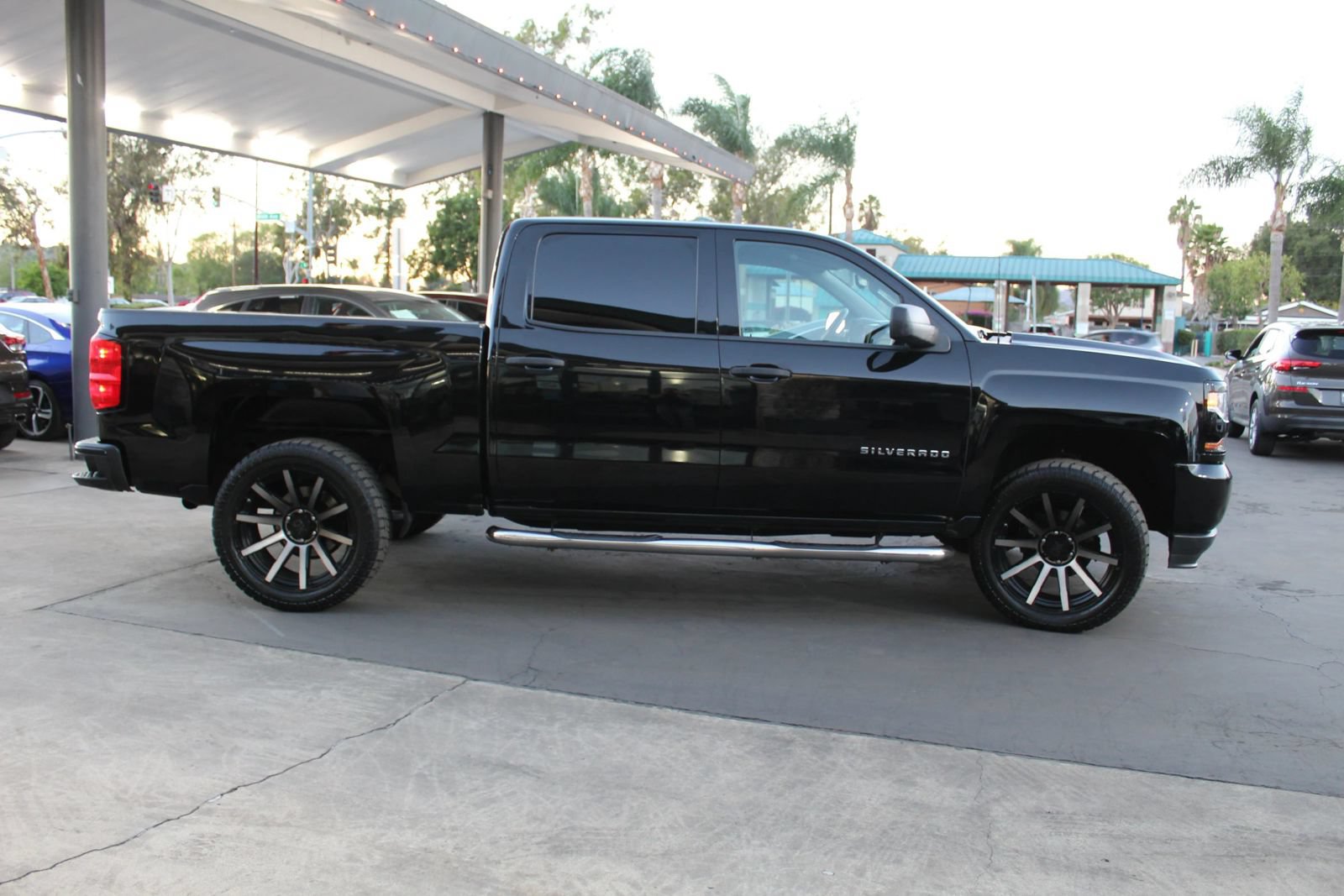 Used 2018 Chevrolet Silverado 1500 Custom w/ Custom Value Package RWD image 6