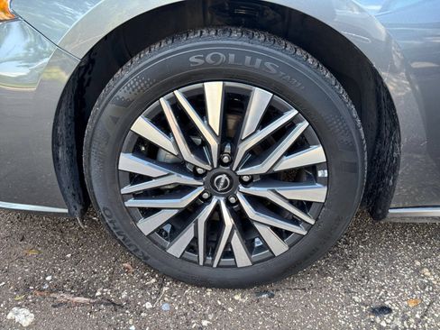 Used 2025 Nissan Altima 2.5 SV FWD image 29