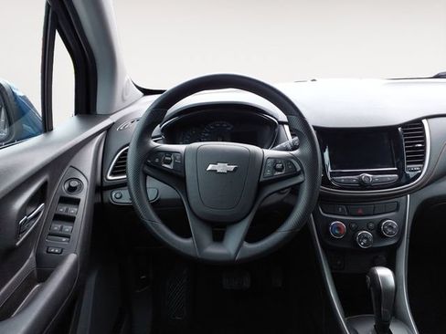 Used 2020 Chevrolet Trax LT AWD/4WD image 12