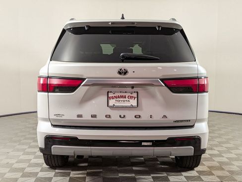 Used 2025 Toyota Sequoia Capstone AWD/4WD image 4