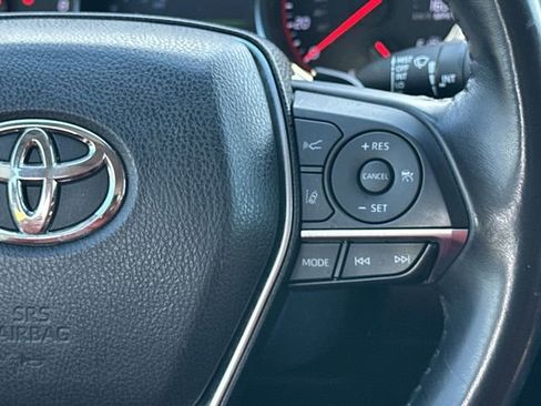 Used 2018 Toyota Camry XSE FWD image 12